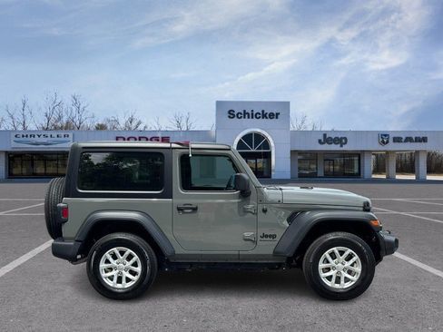 Used 2023 Jeep Wrangler Sport AWD/4WD image 2