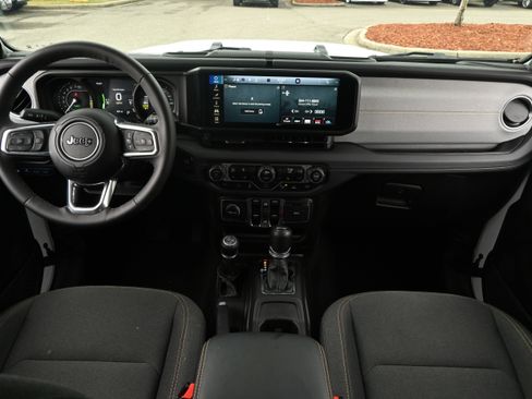 Used 2025 Jeep Wrangler Unlimited Sahara w/ Safety Group AWD/4WD image 11