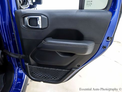 Used 2020 Jeep Wrangler Unlimited Sahara w/ Uconnect 4C Nav & Sound Group AWD/4WD image 27