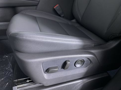 New 2026 Chevrolet Suburban Z71 w/ Comfort Package image 10