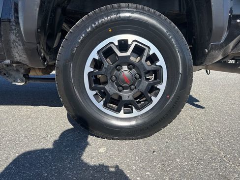 Used 2024 Toyota Tacoma TRD Off-Road image 31