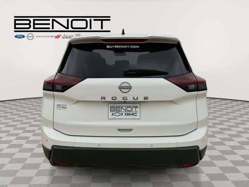 Used 2024 Nissan Rogue S FWD image 4