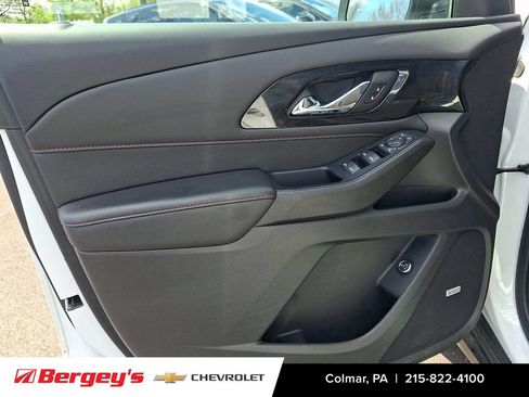 Used 2022 Chevrolet Traverse RS AWD/4WD image 17
