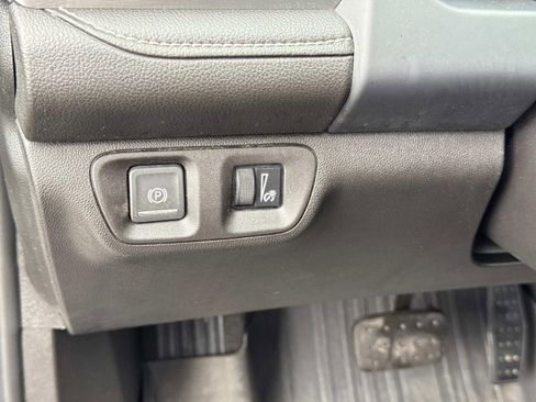 Used 2023 GMC Acadia SLE w/ Driver Convenience Package image 30