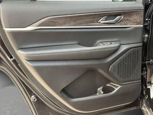 New 2026 Jeep Grand Cherokee L 4WD image 12