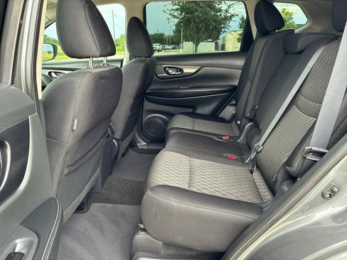 Used 2018 Nissan Rogue SV w/ Premium Package FWD image 27