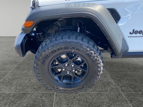 Used 2025 Jeep Wrangler Unlimited Sport AWD/4WD image 14