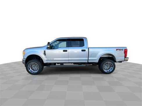 Used 2017 Ford F250 XLT w/ XLT Value Package image 5