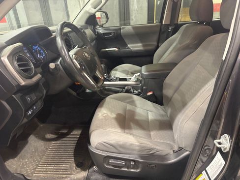 Used 2021 Toyota Tacoma SR5 RWD image 5