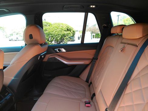 Used 2024 BMW X5 xDrive40i AWD/4WD image 12