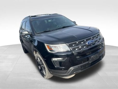 Used 2018 Ford Explorer XLT w/ Equipment Group 202A image 5