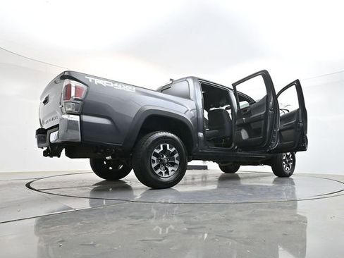 Used 2022 Toyota Tacoma TRD Off-Road AWD/4WD image 40