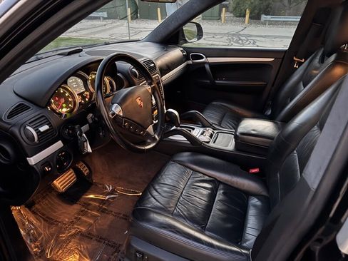 Used 2006 Porsche Cayenne Turbo image 17