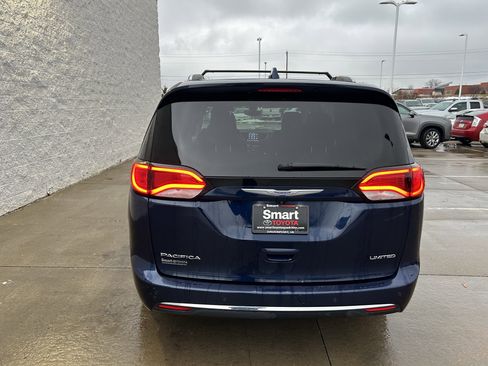 Used 2018 Chrysler Pacifica Limited image 5