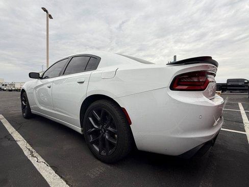 Used 2019 Dodge Charger SXT image 4