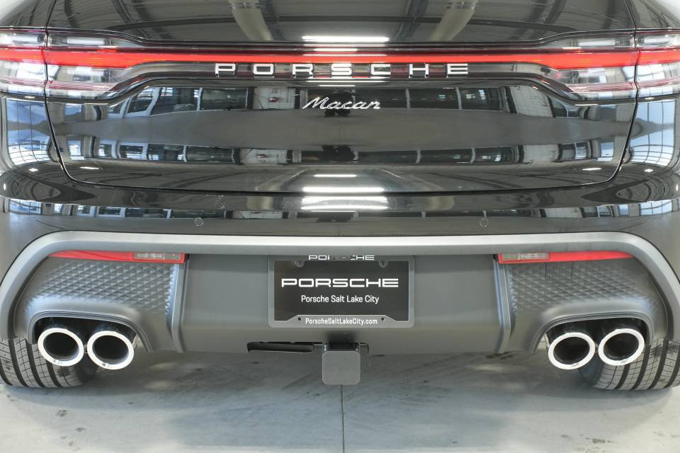 Certified 2026 Porsche Macan AWD/4WD image 39