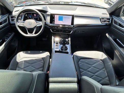 Used 2026 Volkswagen Atlas Cross Sport SE w/ Panoramic Sunroof Package AWD/4WD image 10