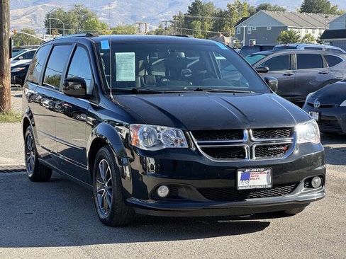 Used 2017 Dodge Grand Caravan SXT image 4