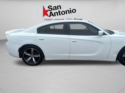 Used 2017 Dodge Charger SE w/ Power Sunroof Group RWD image 22