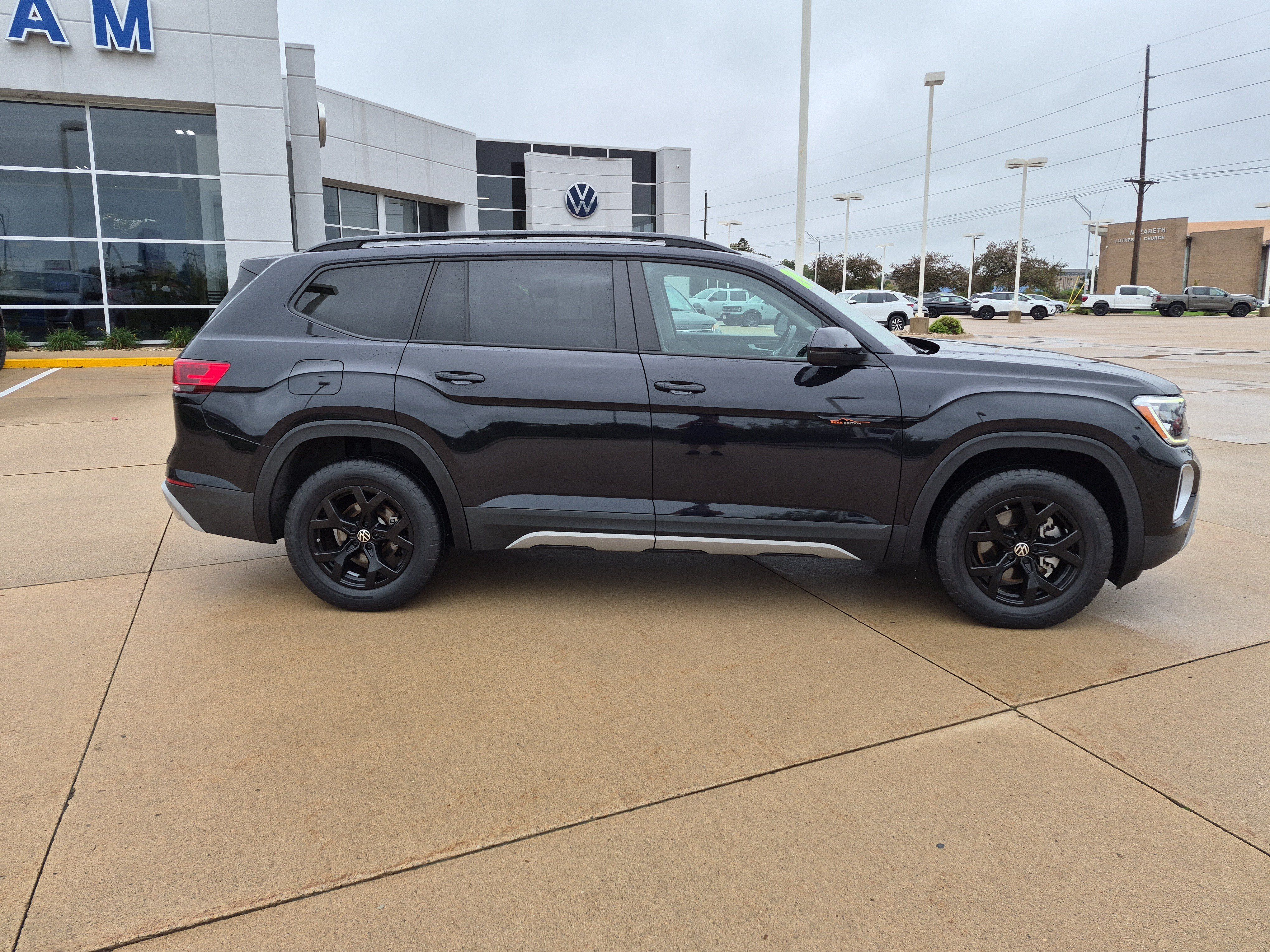 Used 2024 Volkswagen Atlas Peak Edition SE AWD/4WD image 3
