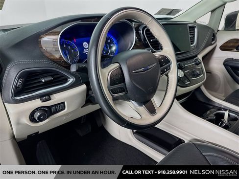 Used 2021 Chrysler Pacifica Limited w/ Premium & Safety Sphere Group image 9