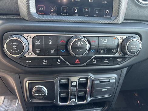 Used 2023 Jeep Wrangler Unlimited Sahara w/ LED Lighting Group AWD/4WD image 4