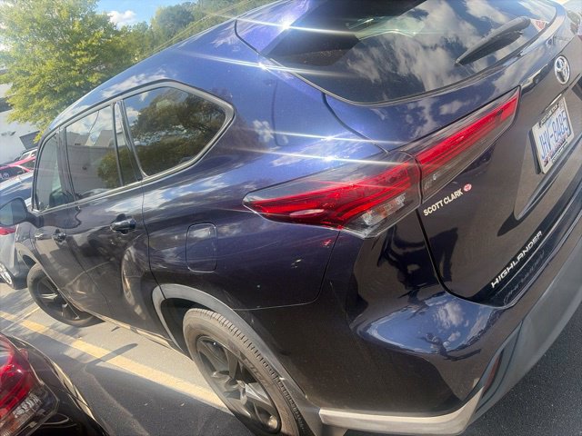 Used 2022 Toyota Highlander LE AWD/4WD image 20