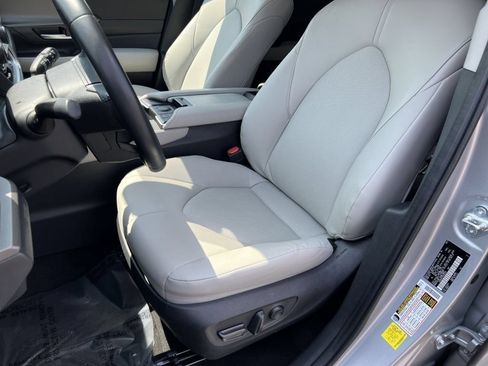 Certified 2024 Toyota Grand Highlander FWD image 8