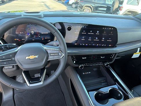 New 2026 Chevrolet Suburban Premier AWD/4WD image 23
