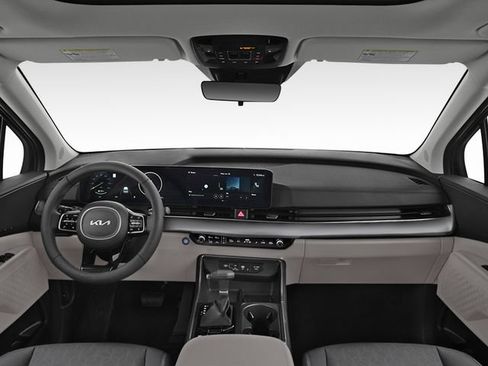 Used 2025 Kia Carnival FWD image 3