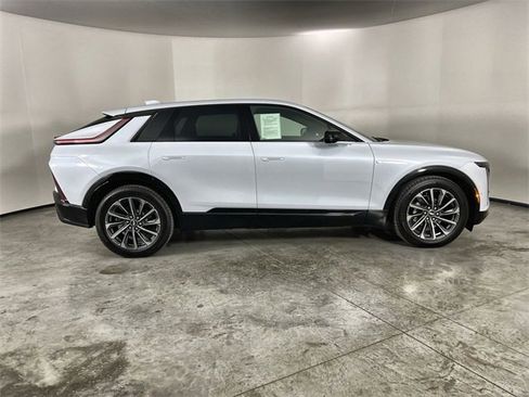 Used 2026 Cadillac Lyriq Sport image 9