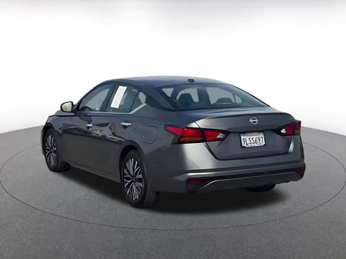 Used 2024 Nissan Altima 2.5 SV image 10