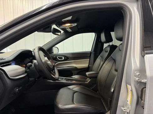 Used 2025 Jeep Compass Limited AWD/4WD image 12