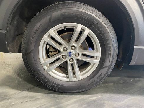 Used 2020 Ford Explorer XLT w/ Equipment Group 202A AWD/4WD image 11
