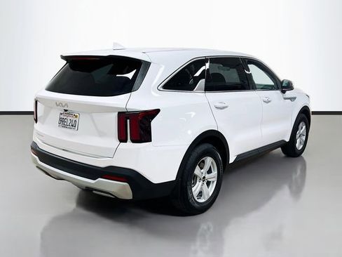 Certified 2024 Kia Sorento LX image 7