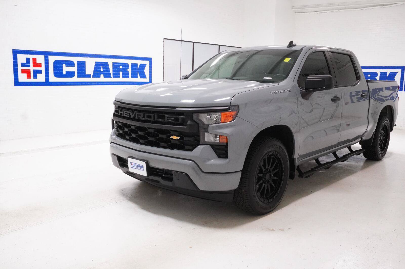 Used 2024 Chevrolet Silverado 1500 Custom RWD image 1