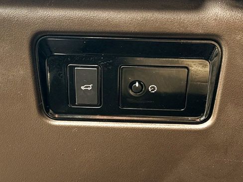 Used 2017 Jaguar F-PACE Prestige image 17