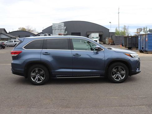 Certified 2017 Toyota Highlander Limited Platinum image 4
