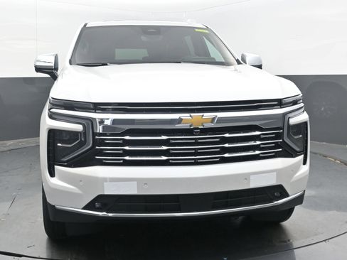 New 2025 Chevrolet Suburban Premier image 3