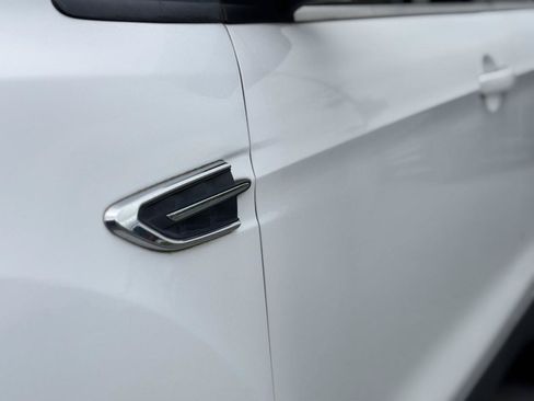 Used 2017 Ford Escape SE FWD image 9