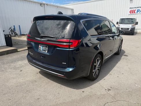 Used 2023 Chrysler Pacifica Pinnacle AWD/4WD image 3