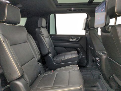 Used 2022 GMC Yukon XL SLT w/ SLT Premium Package image 35