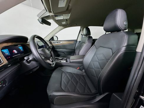 Used 2025 Volkswagen Atlas SE image 13