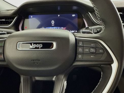 New 2025 Jeep Grand Cherokee L Laredo image 32