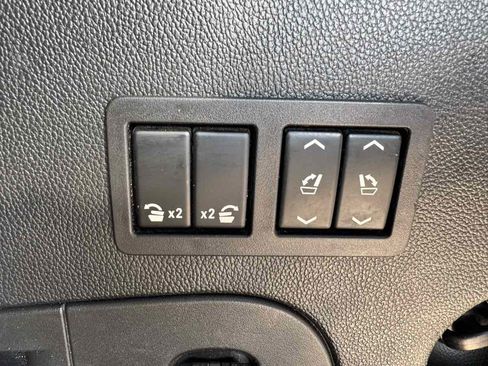 Used 2020 Chevrolet Tahoe LT w/ Luxury Package RWD image 30