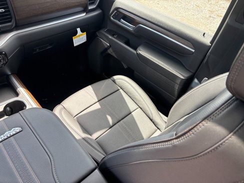 New 2026 Chevrolet Silverado 2500 High Country w/ High Country Premium Package AWD/4WD image 9