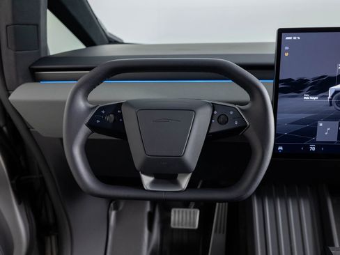 Used 2024 Tesla Cybertruck AWD Crew Cab image 29