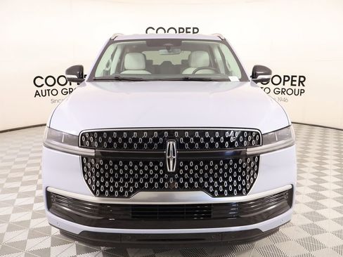 New 2026 Lincoln Navigator Premiere AWD/4WD image 9