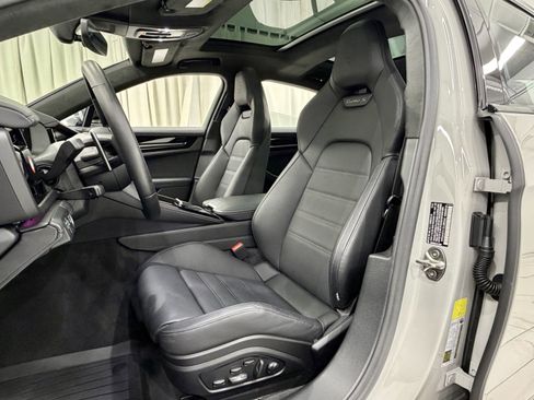 Used 2025 Porsche Panamera Turbo S image 32