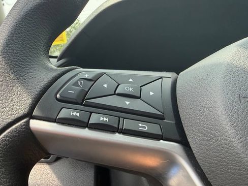 Used 2025 Nissan Altima 2.5 SV FWD image 14